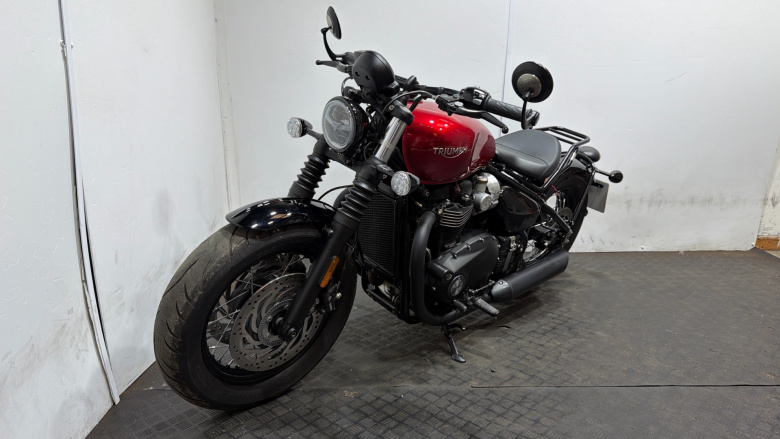 Triumph Bonneville Bobber Black